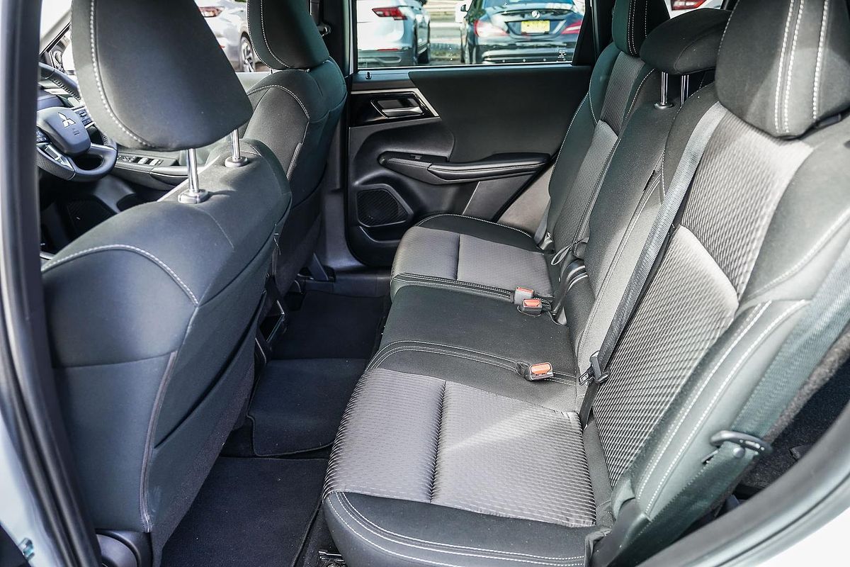 2022 Mitsubishi Outlander LS ZM