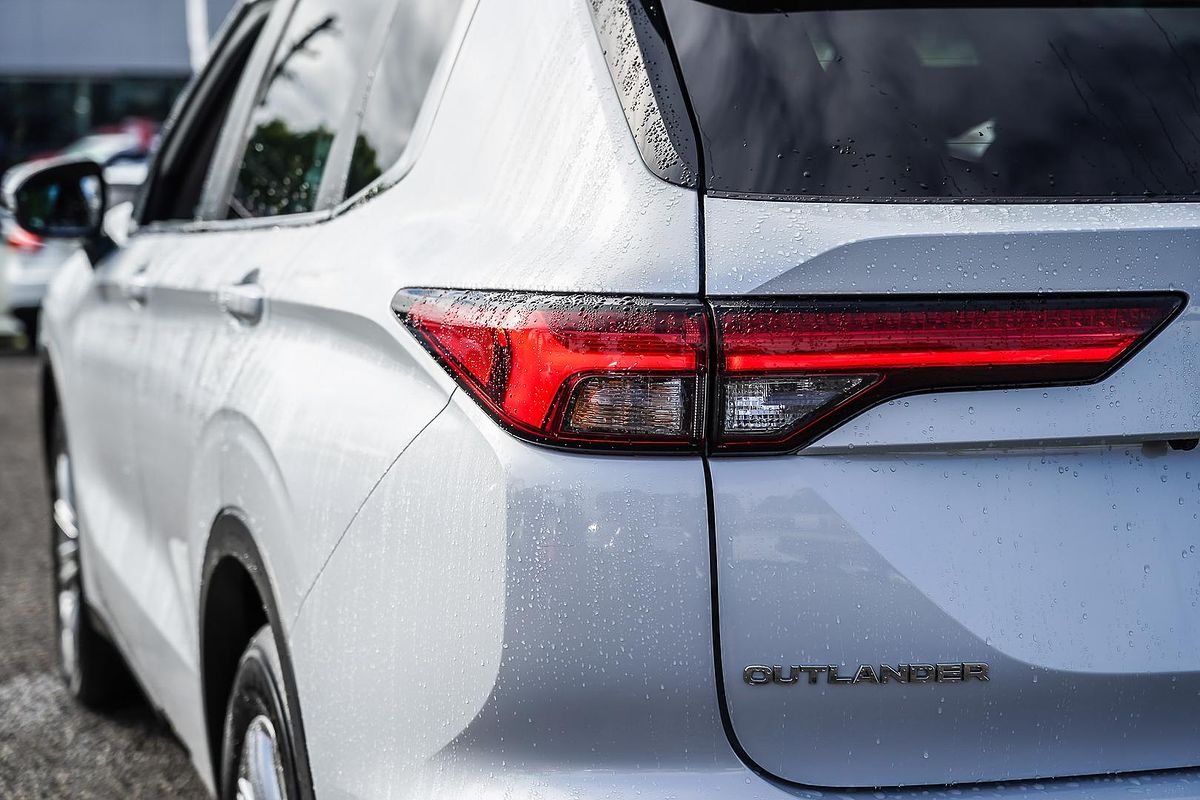 2022 Mitsubishi Outlander LS ZM