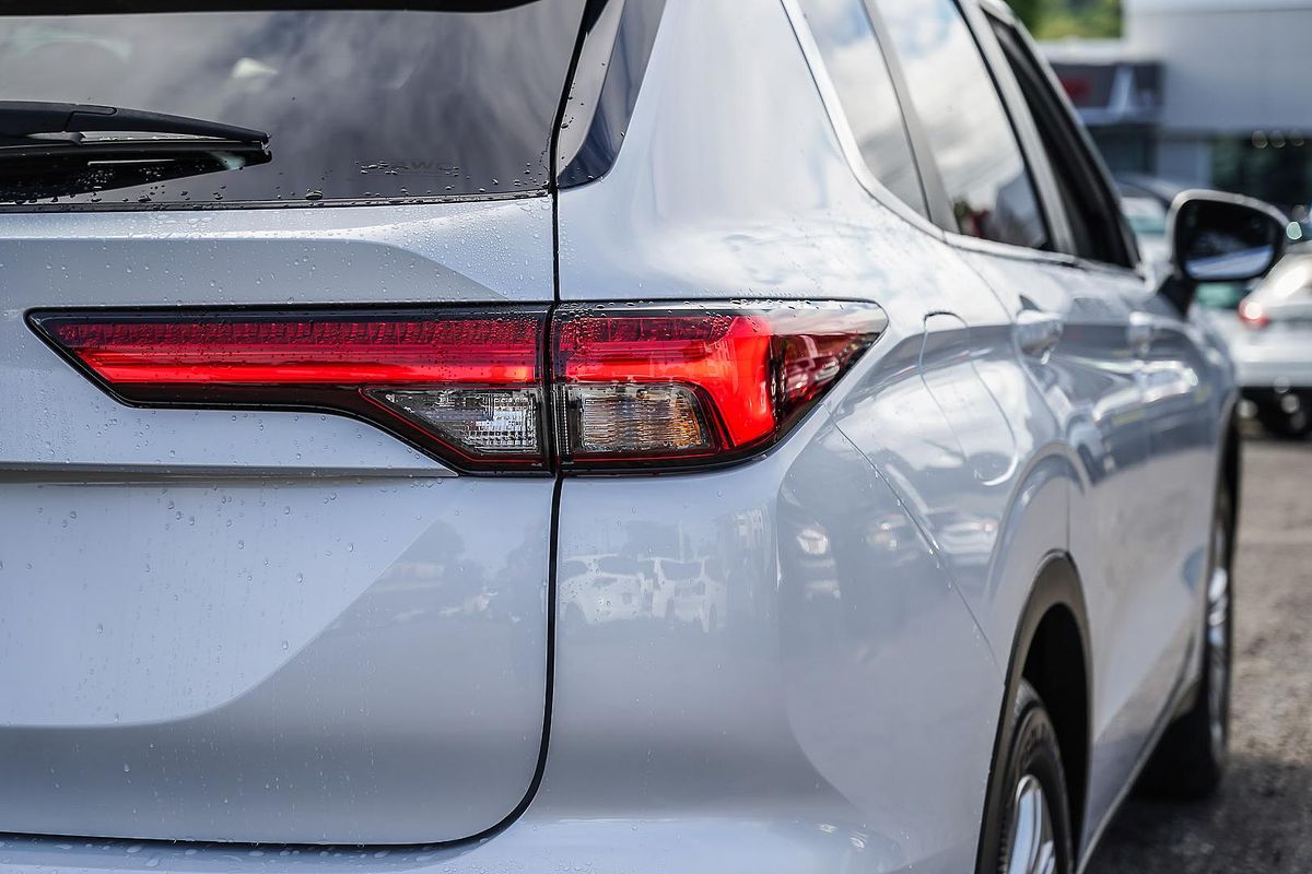 2022 Mitsubishi Outlander LS ZM