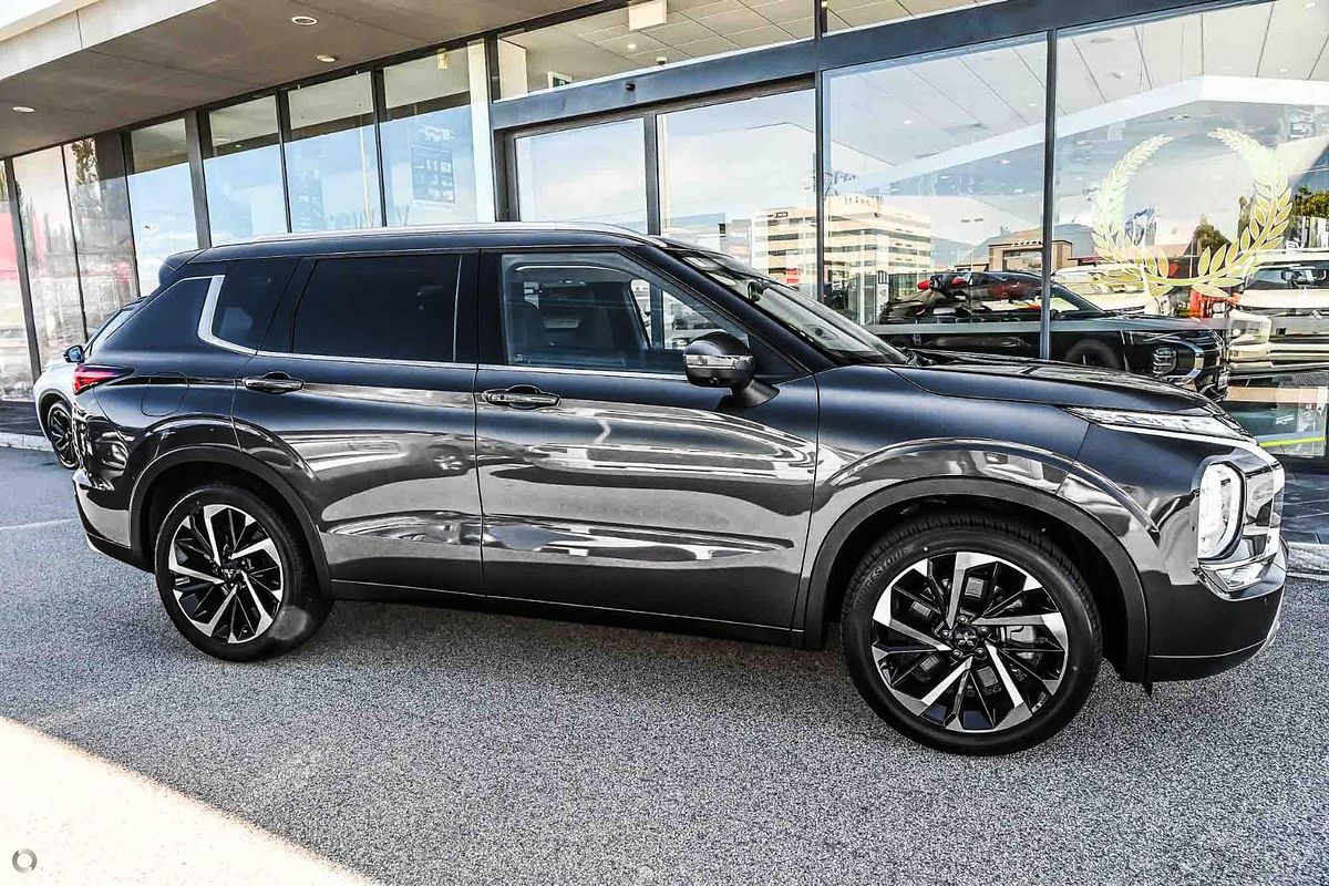 2024 Mitsubishi Outlander Exceed ZM