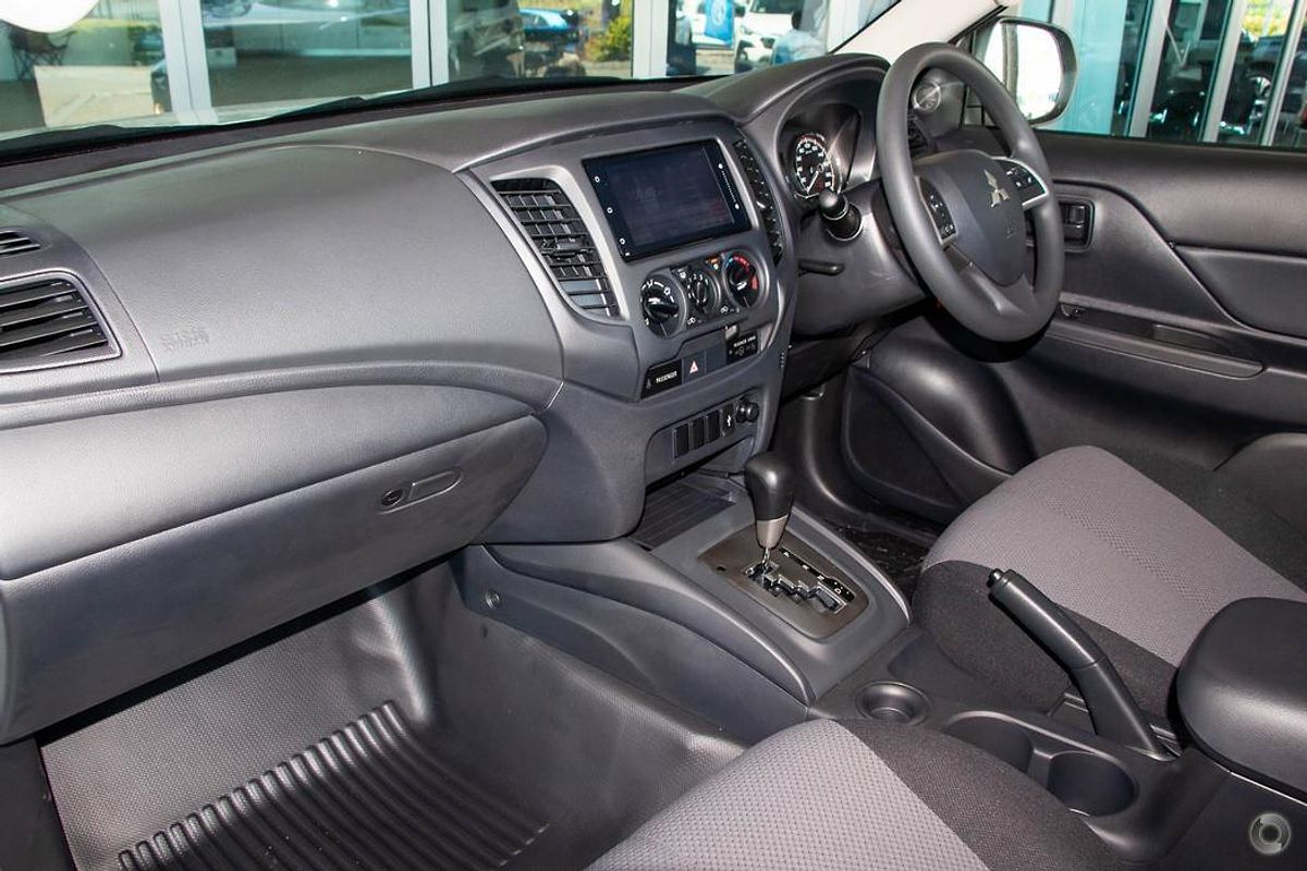 2024 Mitsubishi Triton GLX MR 4X4