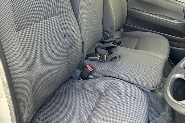 2013 Toyota Hiace KDH221R