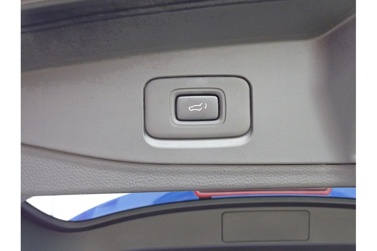2022 Isuzu MU-X LS-T