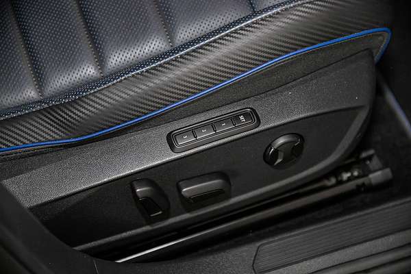 2023 Volkswagen Golf R 8