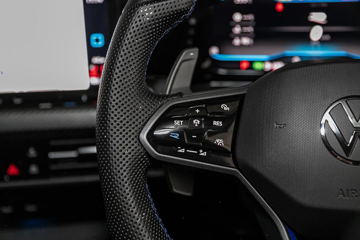 2023 Volkswagen Golf R 8