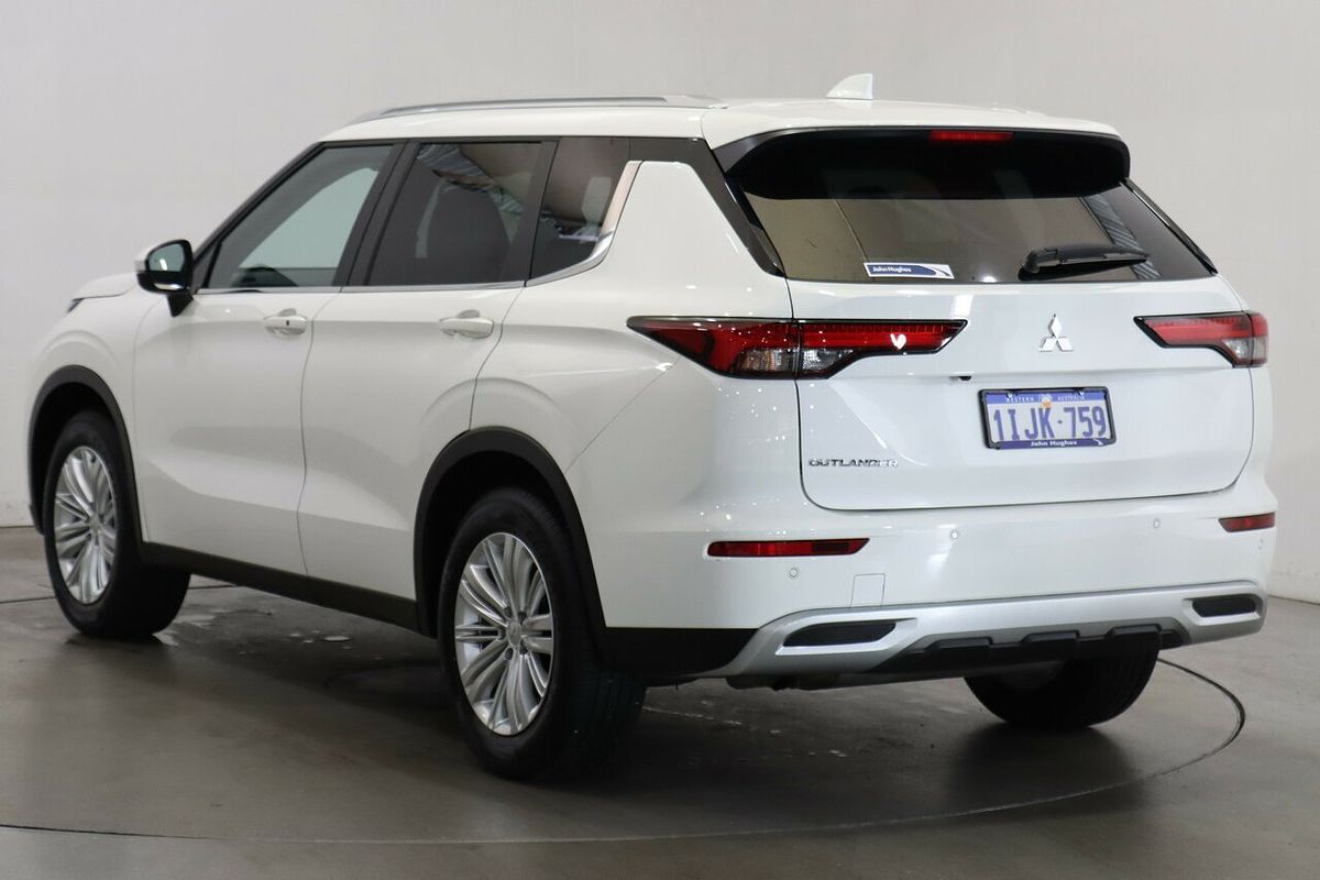 2024 Mitsubishi Outlander LS ZM