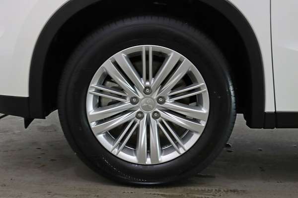 2024 Mitsubishi Outlander LS ZM