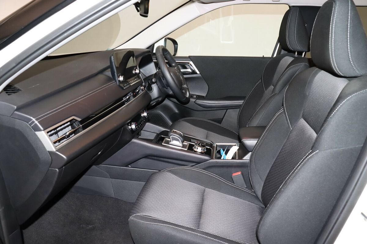 2024 Mitsubishi Outlander LS ZM