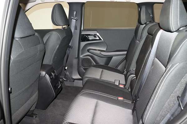 2024 Mitsubishi Outlander LS ZM