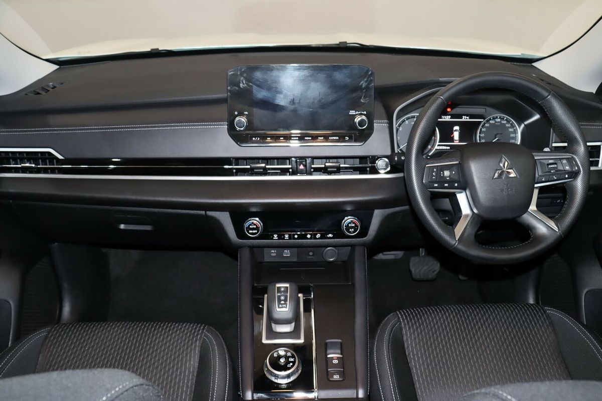 2024 Mitsubishi Outlander LS ZM