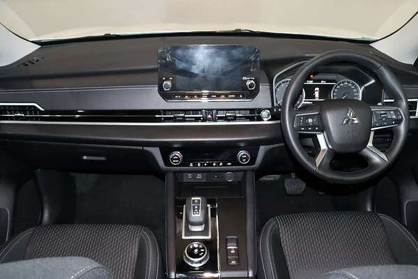 2024 Mitsubishi Outlander LS ZM