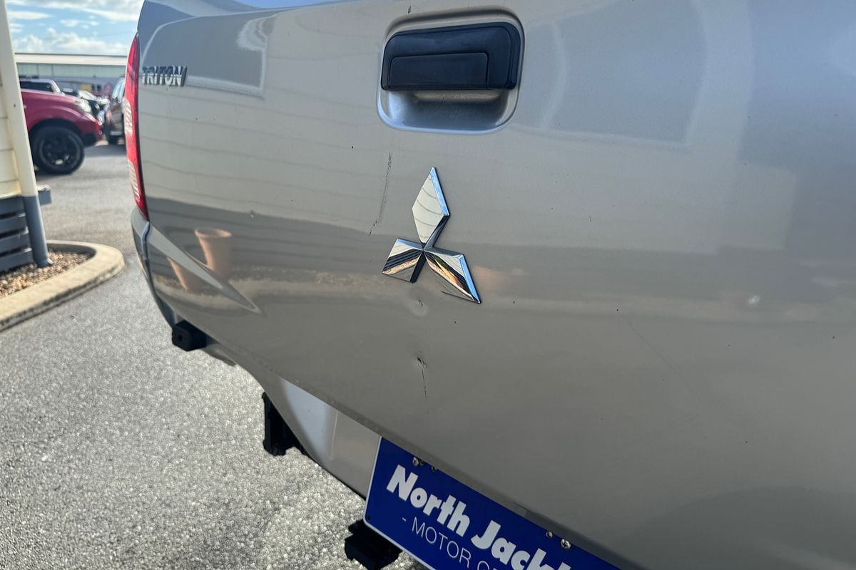 2015 Mitsubishi Triton GLX MQ 4X4