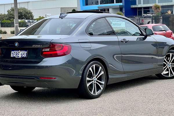 2014 BMW 2 Series 220i Modern Line F22