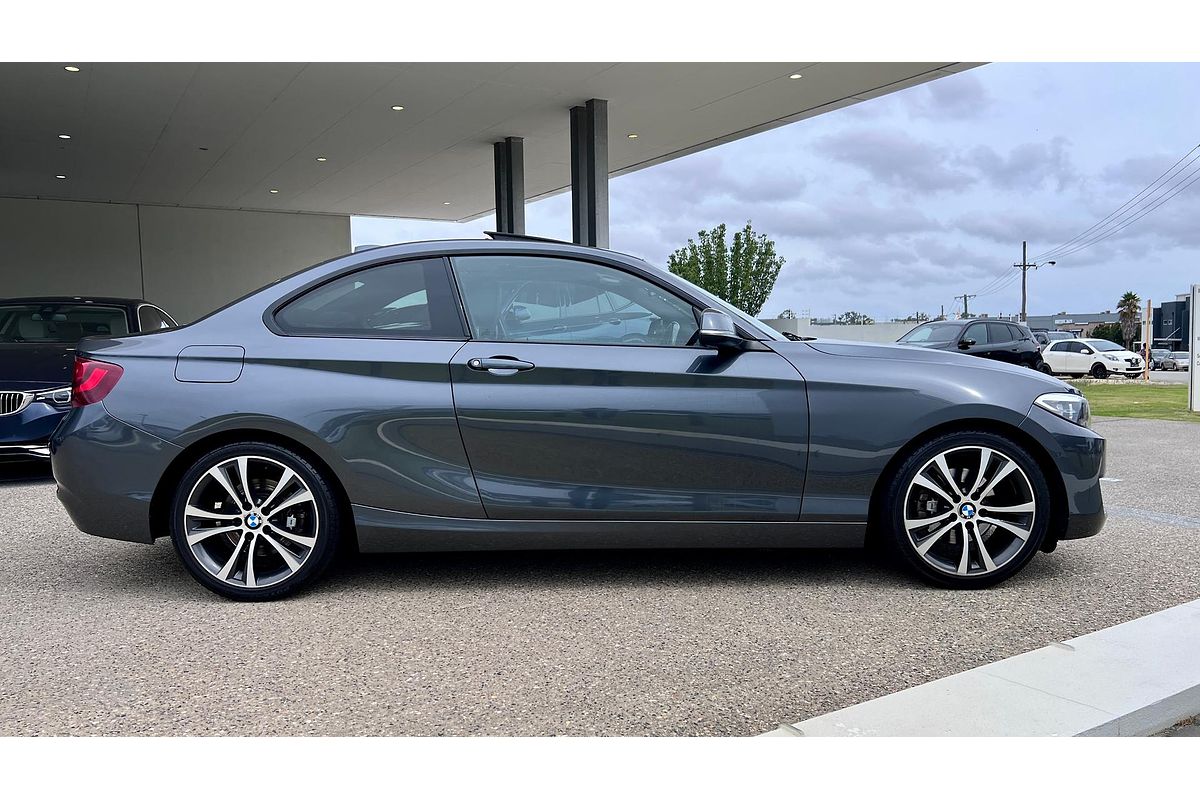 2014 BMW 2 Series 220i Modern Line F22