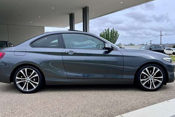 2014 BMW 2 Series 220i Modern Line F22