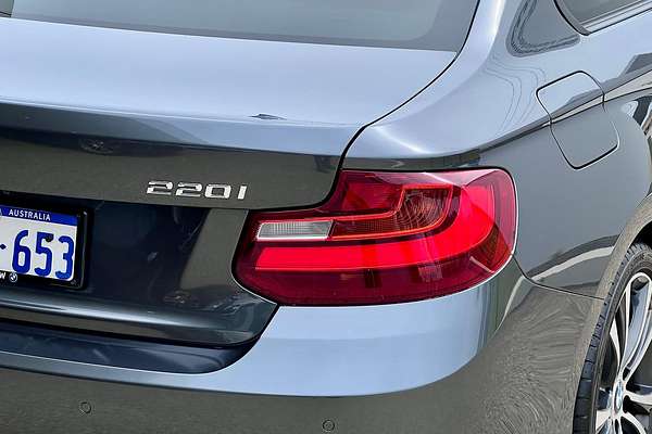 2014 BMW 2 Series 220i Modern Line F22