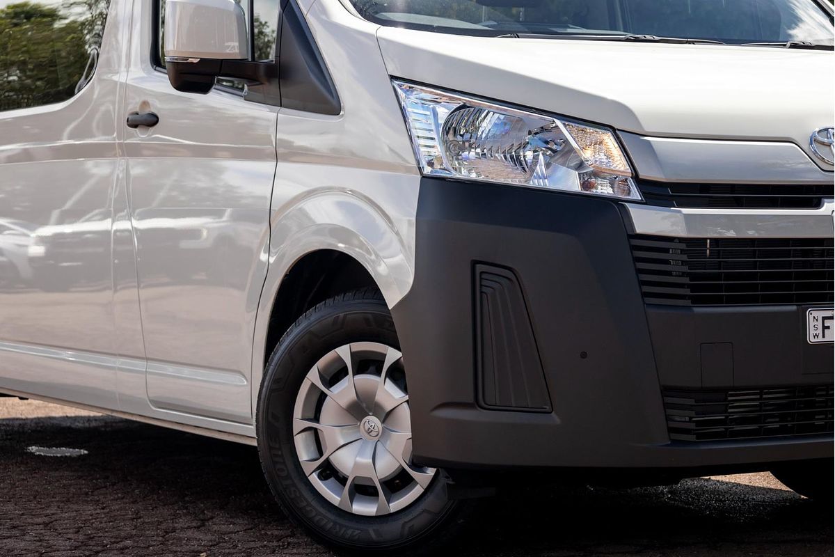 2025 Toyota Hiace Commuter GDH322R