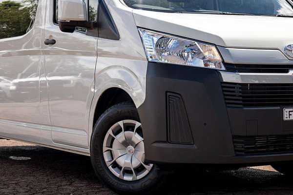 2025 Toyota Hiace Commuter GDH322R