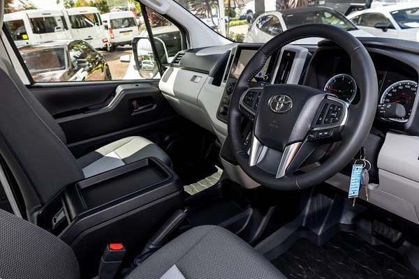 2025 Toyota Hiace Commuter GDH322R