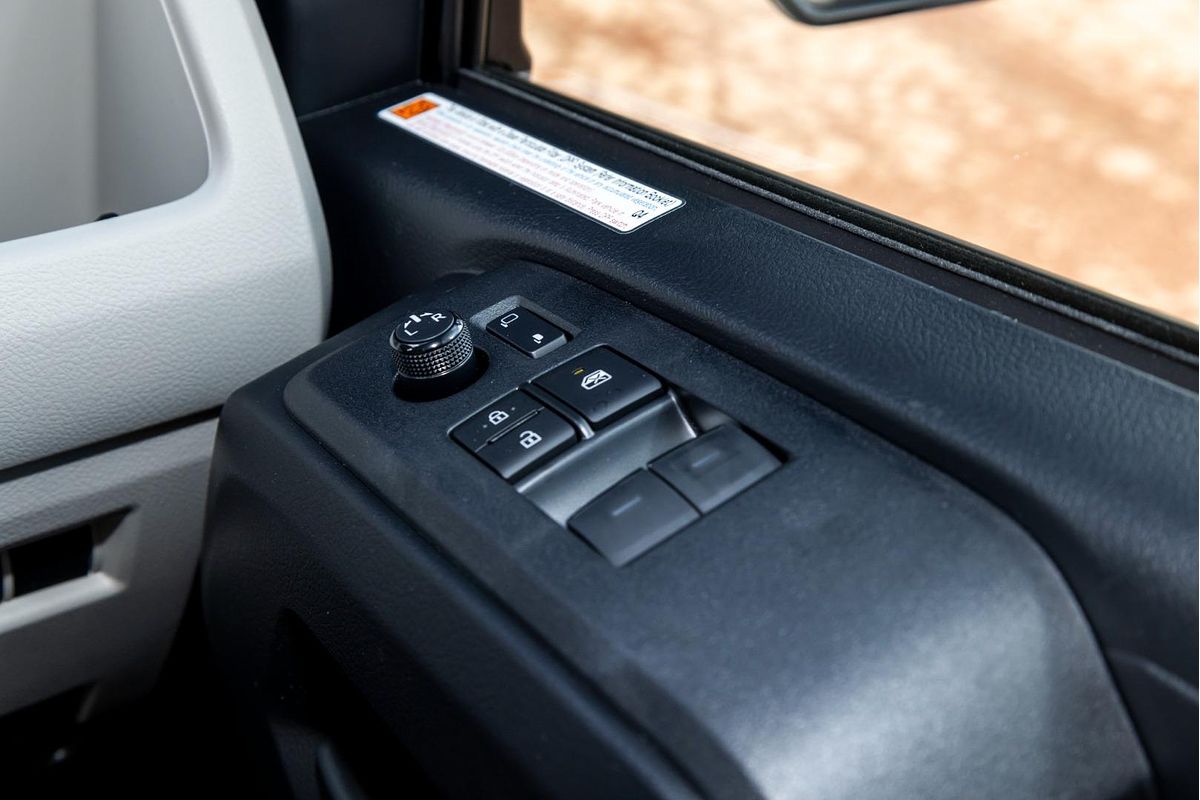 2025 Toyota Hiace Commuter GDH322R