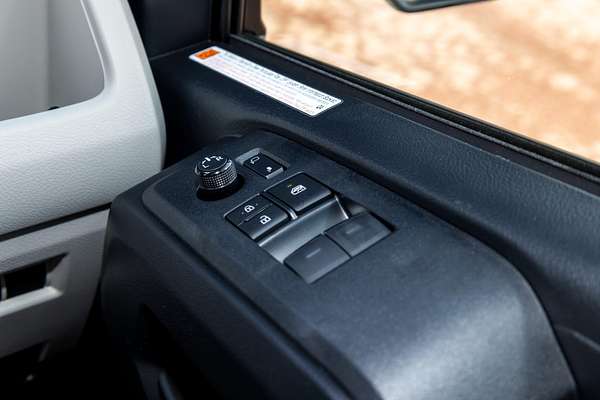 2025 Toyota Hiace Commuter GDH322R