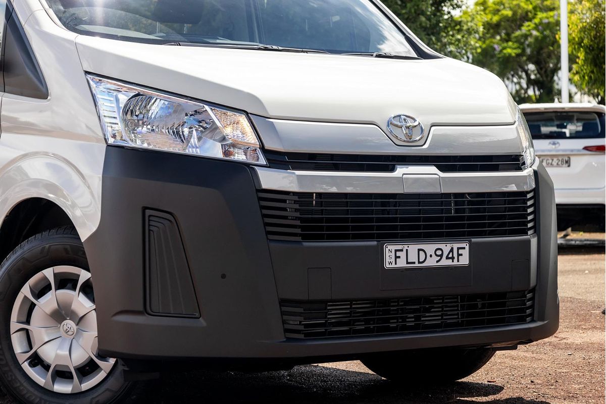 2025 Toyota Hiace Commuter GDH322R