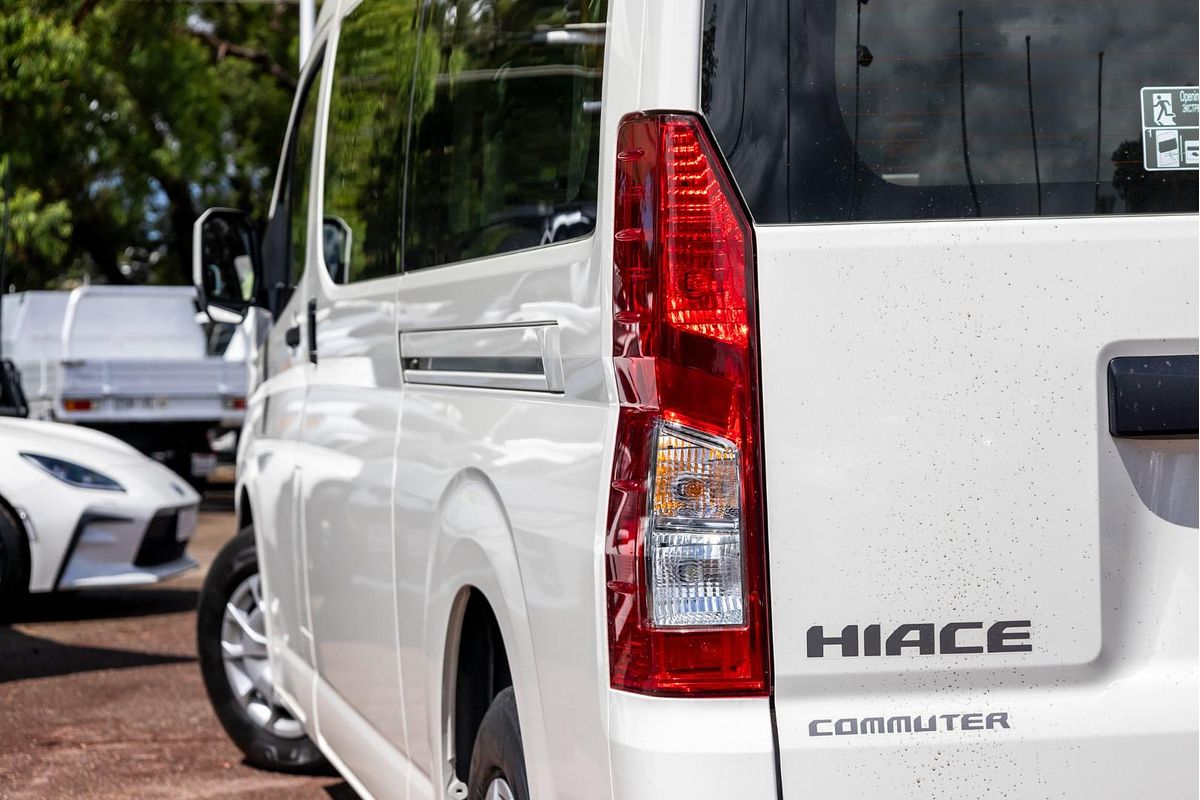 2025 Toyota Hiace Commuter GDH322R