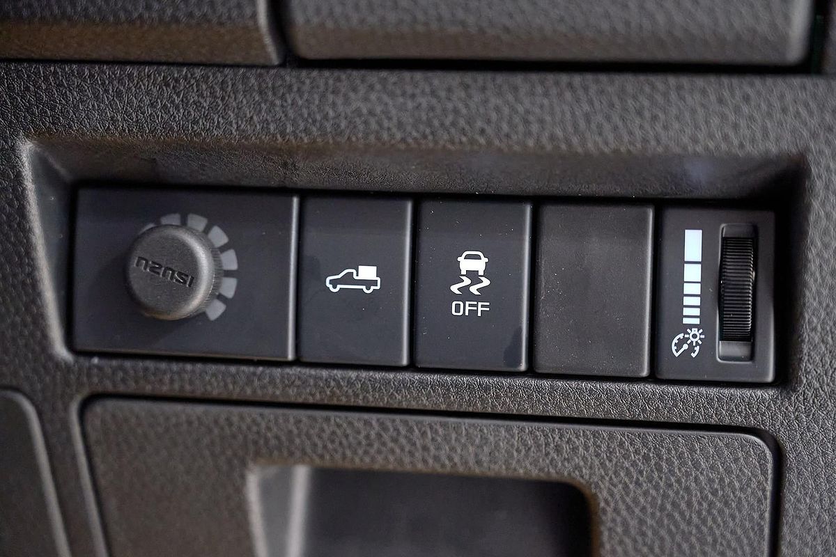 2025 Isuzu D-MAX X-TERRAIN 4X4