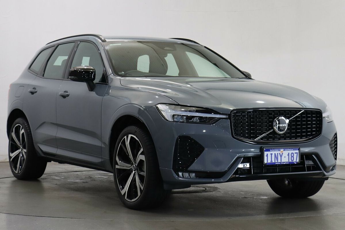 2022 Volvo XC60 B6 R-Design