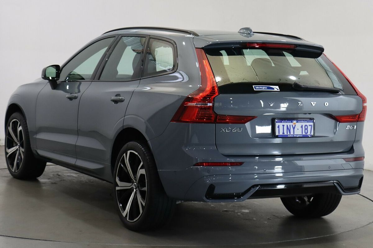 2022 Volvo XC60 B6 R-Design