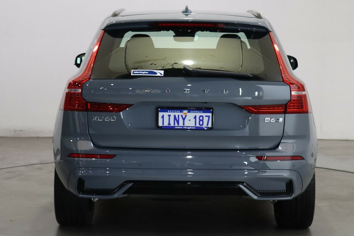 2022 Volvo XC60 B6 R-Design