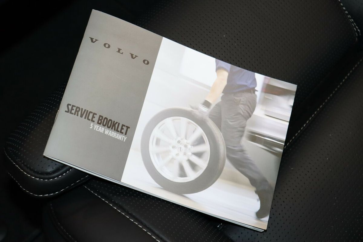 2022 Volvo XC60 B6 R-Design