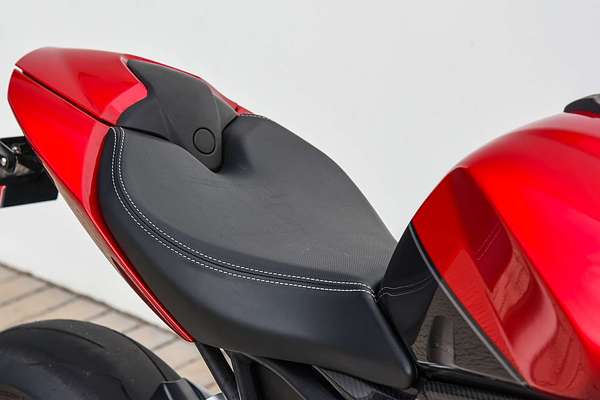 2022 Triumph Speed Triple R