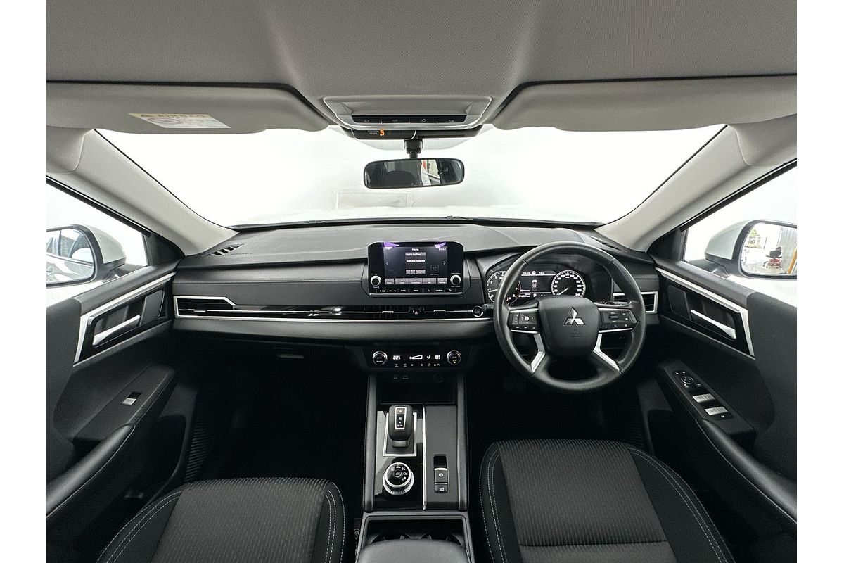 2024 Mitsubishi Outlander ES ZM