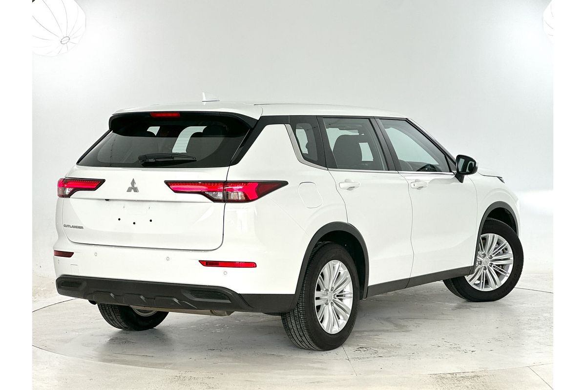 2024 Mitsubishi Outlander ES ZM