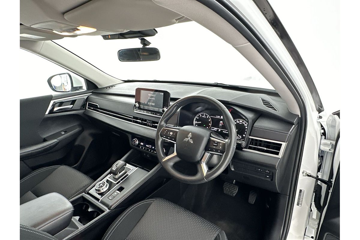 2024 Mitsubishi Outlander ES ZM