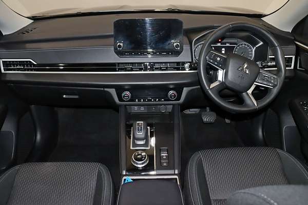2024 Mitsubishi Outlander LS ZM