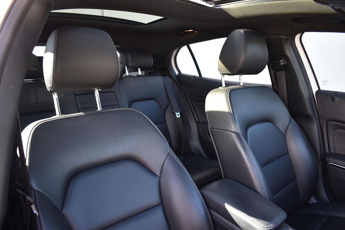 2019 Mercedes-Benz GLA-Class GLA180 Urban Edition X156