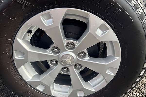 2013 Mitsubishi Triton GL-R MN 4X4