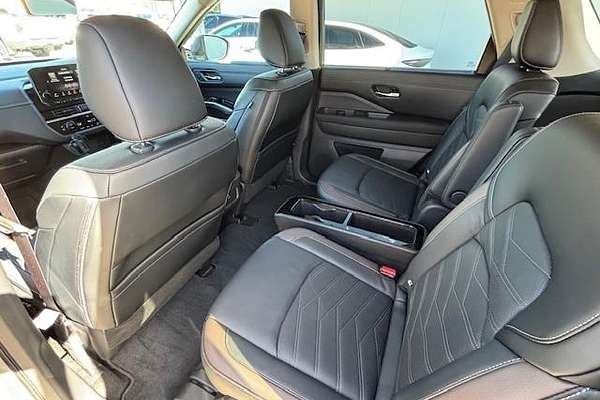 2023 Nissan Pathfinder Ti-L R53