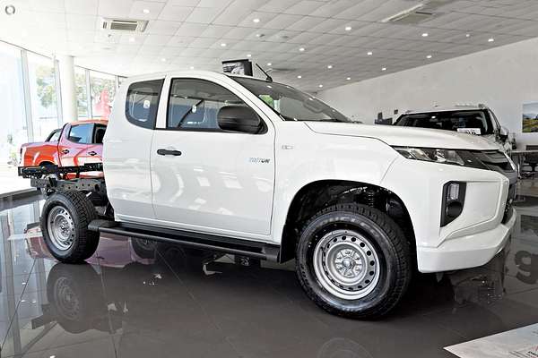 2024 Mitsubishi Triton GLX MR 4X4