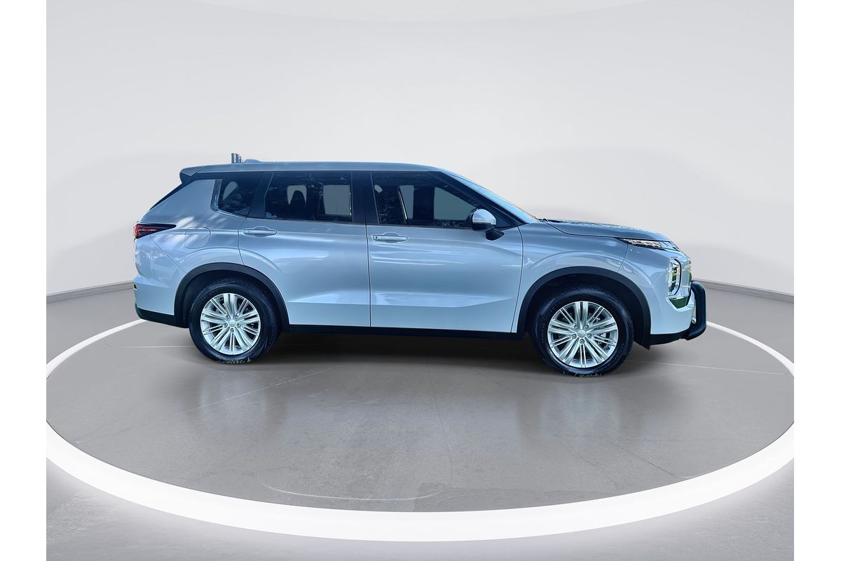 2022 Mitsubishi Outlander ES ZM