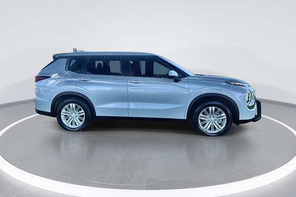 2022 Mitsubishi Outlander ES ZM