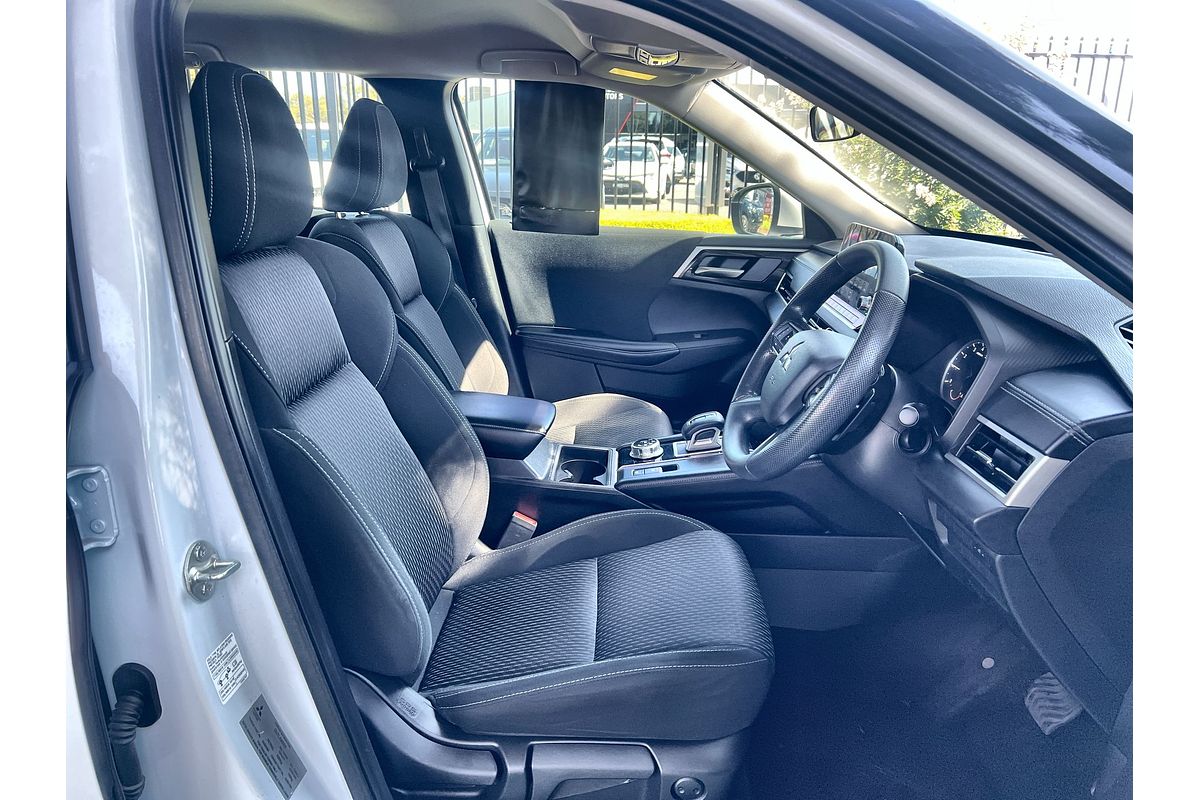 2022 Mitsubishi Outlander ES ZM
