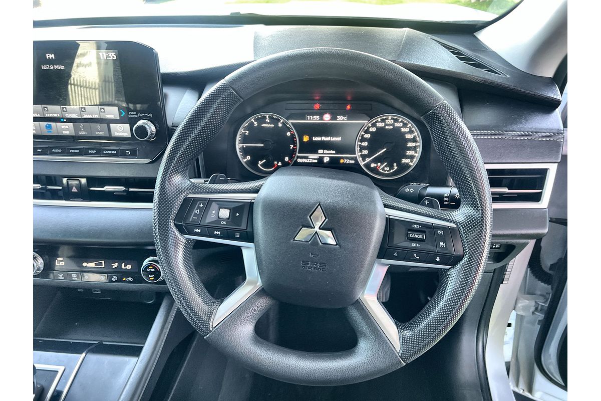 2022 Mitsubishi Outlander ES ZM