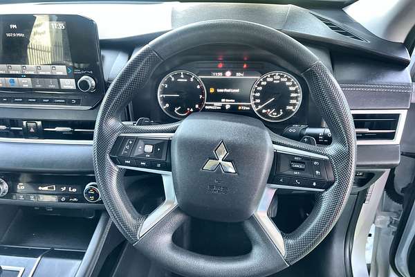 2022 Mitsubishi Outlander ES ZM