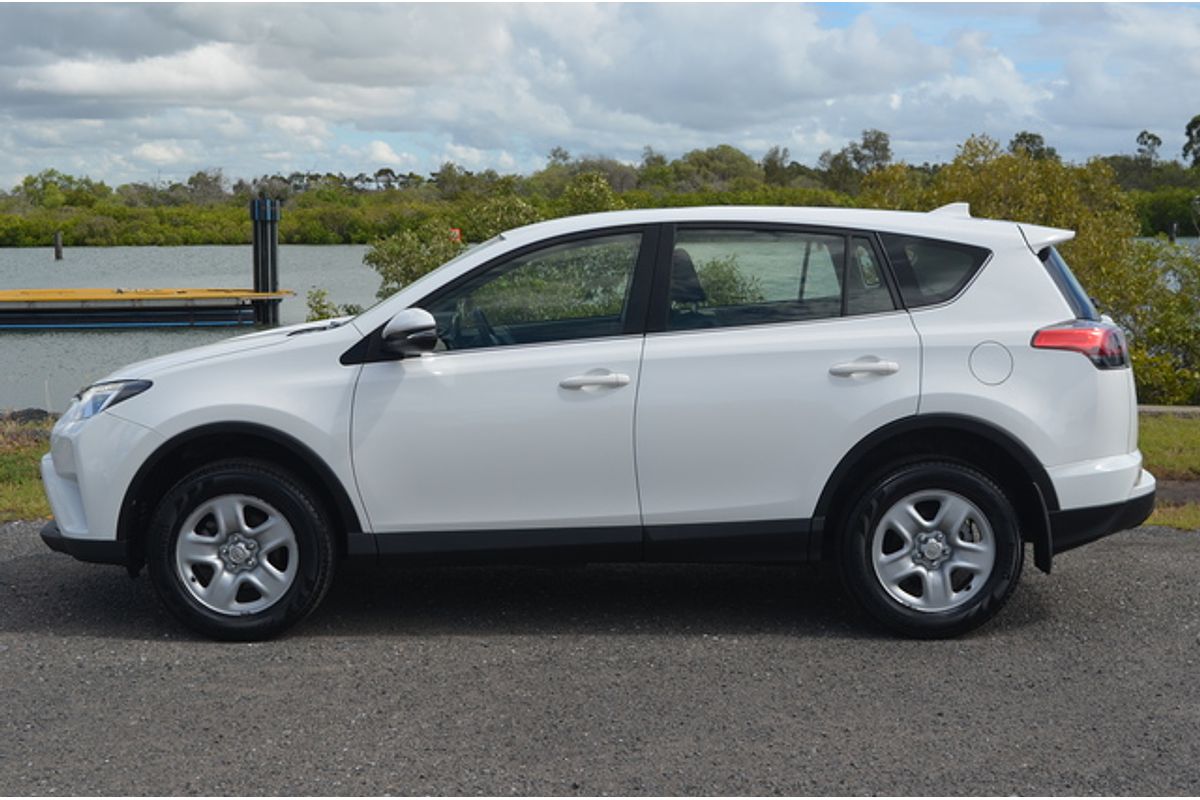 2017 Toyota RAV4 GX ZSA42R