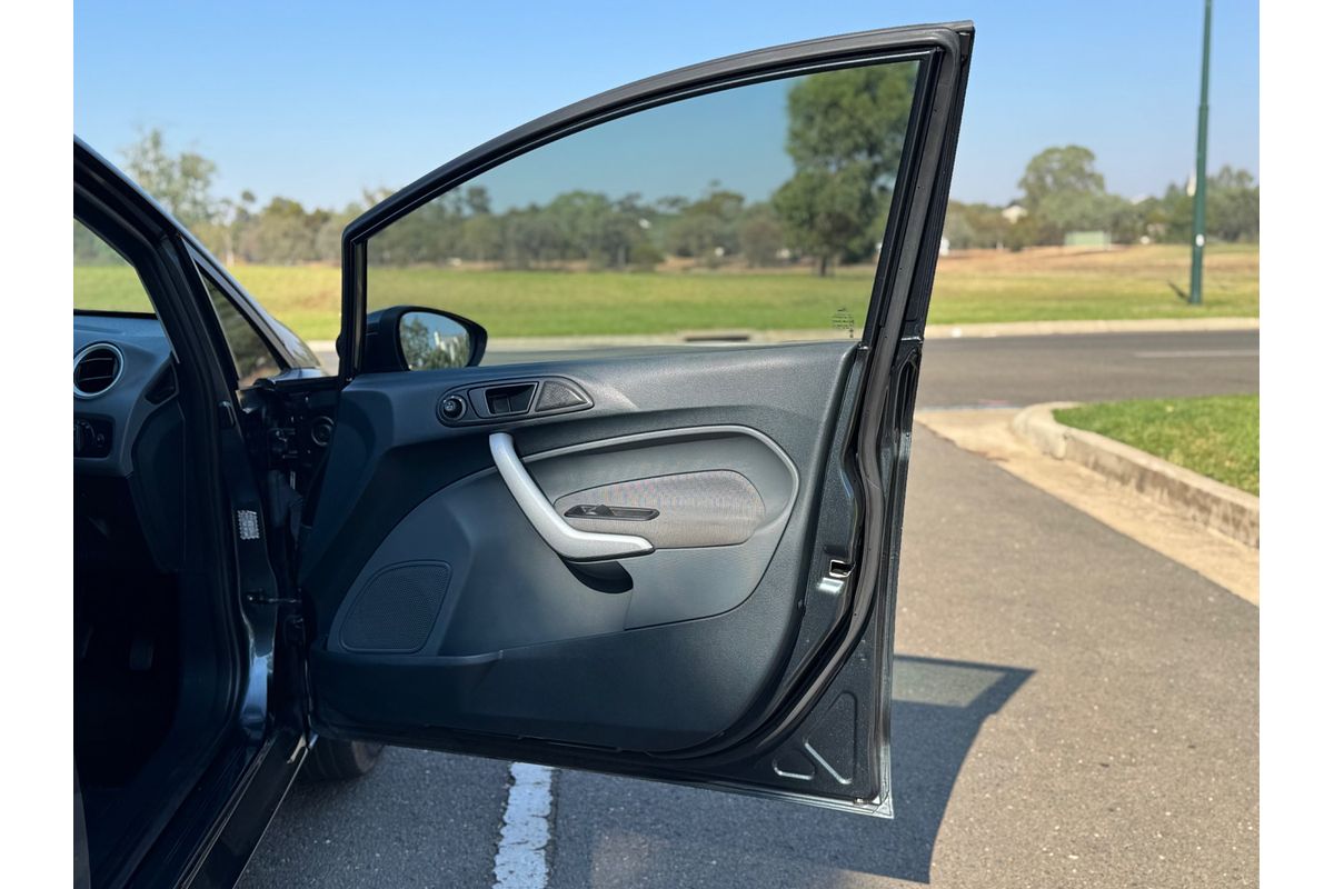2012 Ford Fiesta LX WT