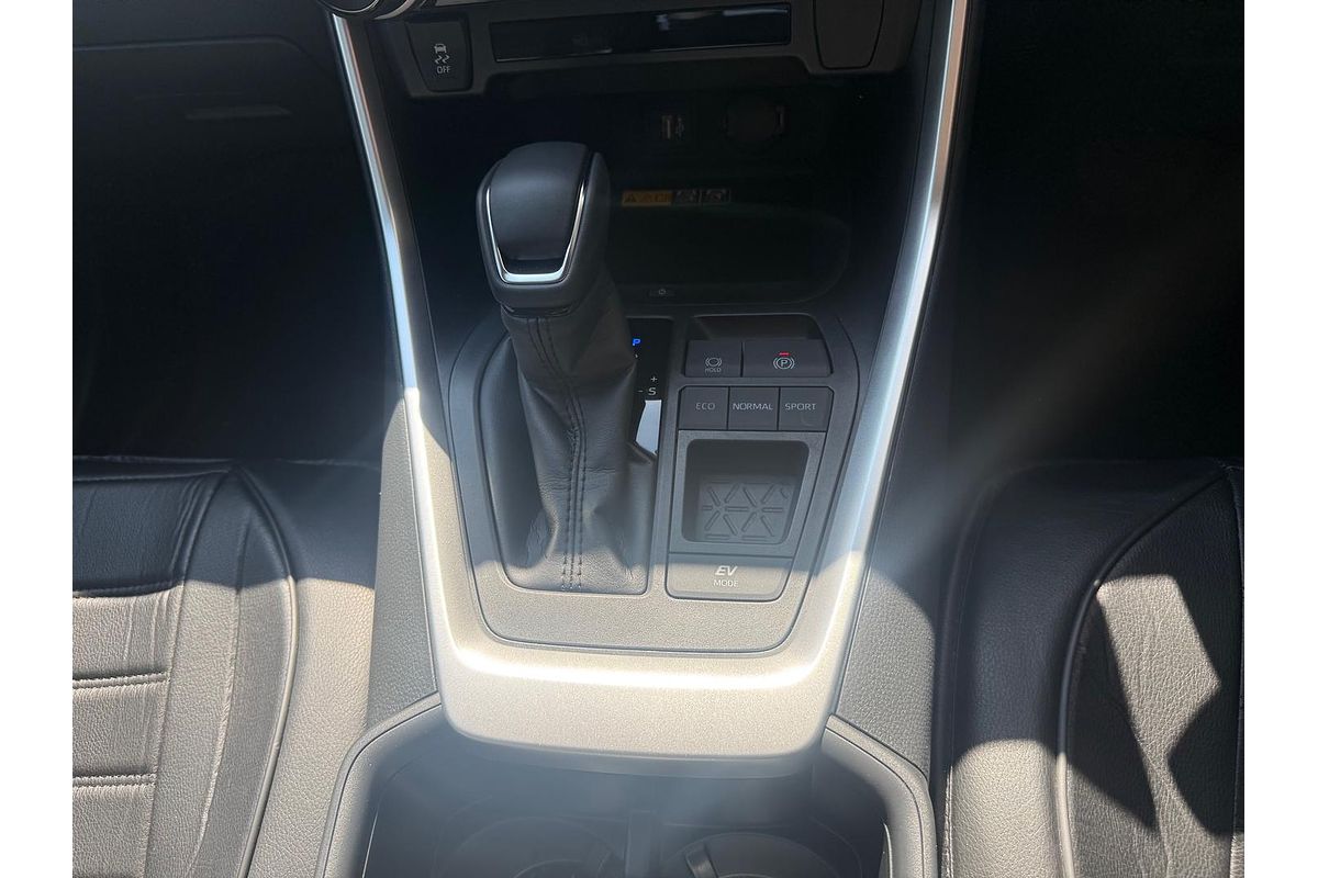 2025 Toyota RAV4 GXL AXAH52R
