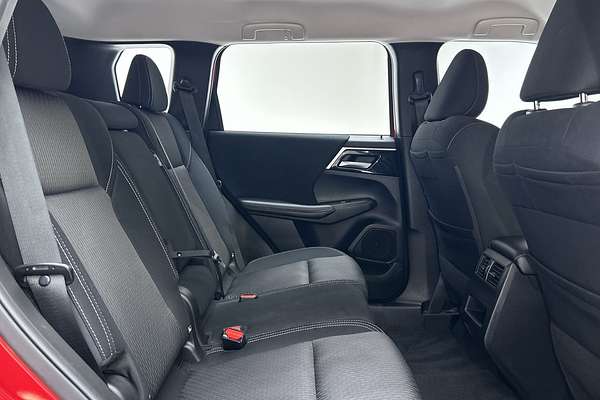 2023 Mitsubishi Outlander ES ZM